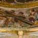 Le scene bibliche e i paesaggi edenici si intervallano poi alle rappresentazioni di personaggi storici. In uno dei sottarchi limperatrice Elena inginocchiata davanti alla croce  avvolta in una veste rosso porpora...